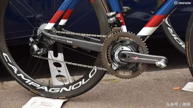 器材盛宴环英国上的车手战车