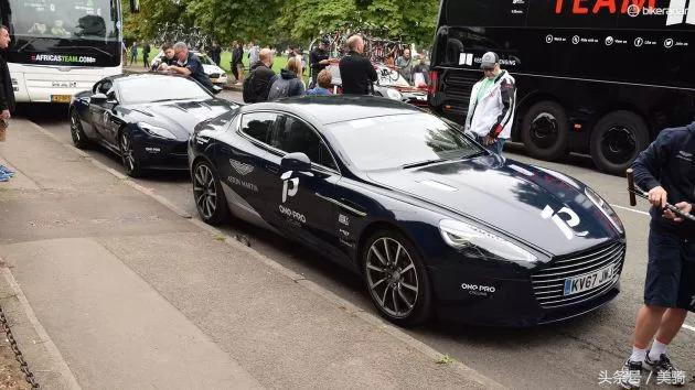 器材盛宴环英国上的车手战车