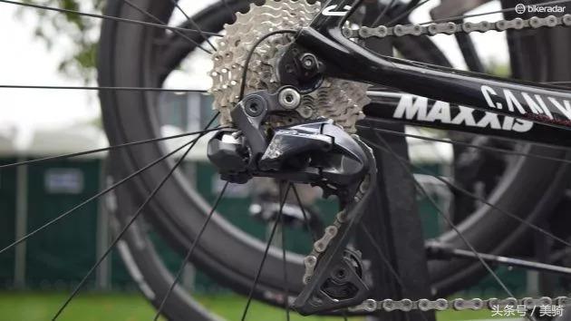 器材盛宴环英国上的车手战车