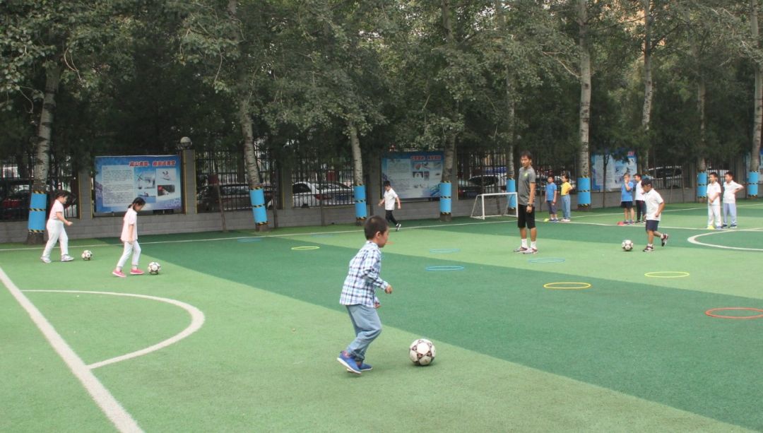 文化交流教育共融——英国客人到访北京市第十八中学附属实验小学