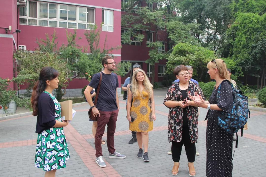 文化交流教育共融——英国客人到访北京市第十八中学附属实验小学