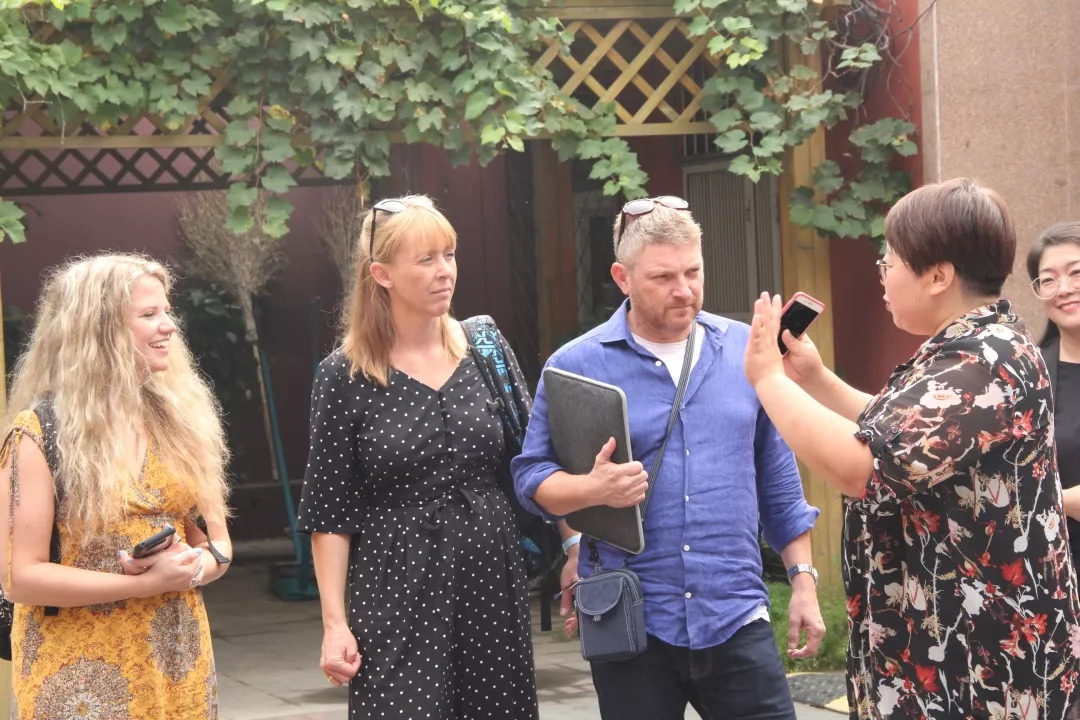 文化交流教育共融——英国客人到访北京市第十八中学附属实验小学