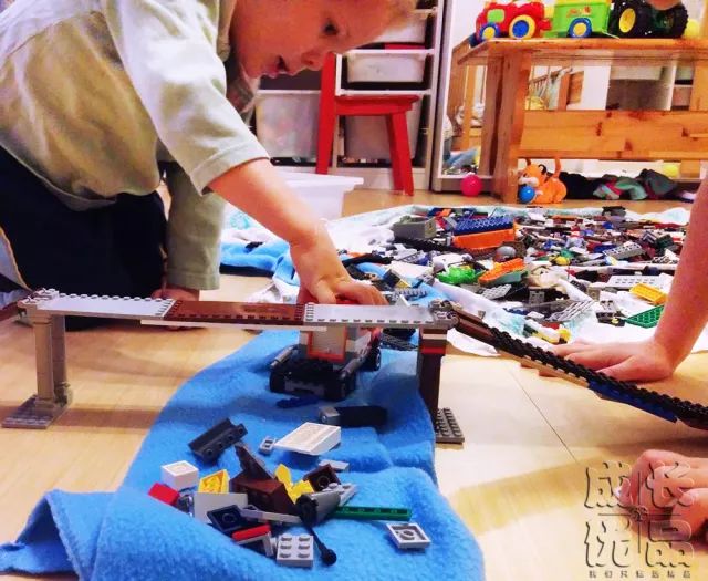 数学启蒙教具拼插积木,儿童智力拼装积木怎么拼