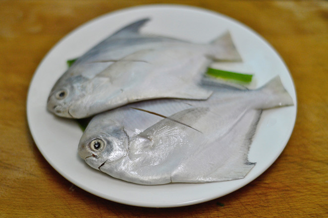 大鲳鱼怎么做好吃清蒸鲳鱼,清蒸淡水鲳鱼的正确做法