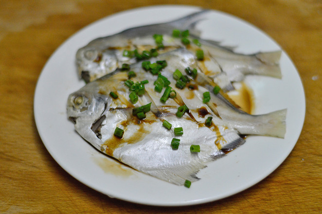 大鲳鱼怎么做好吃清蒸鲳鱼,清蒸淡水鲳鱼的正确做法