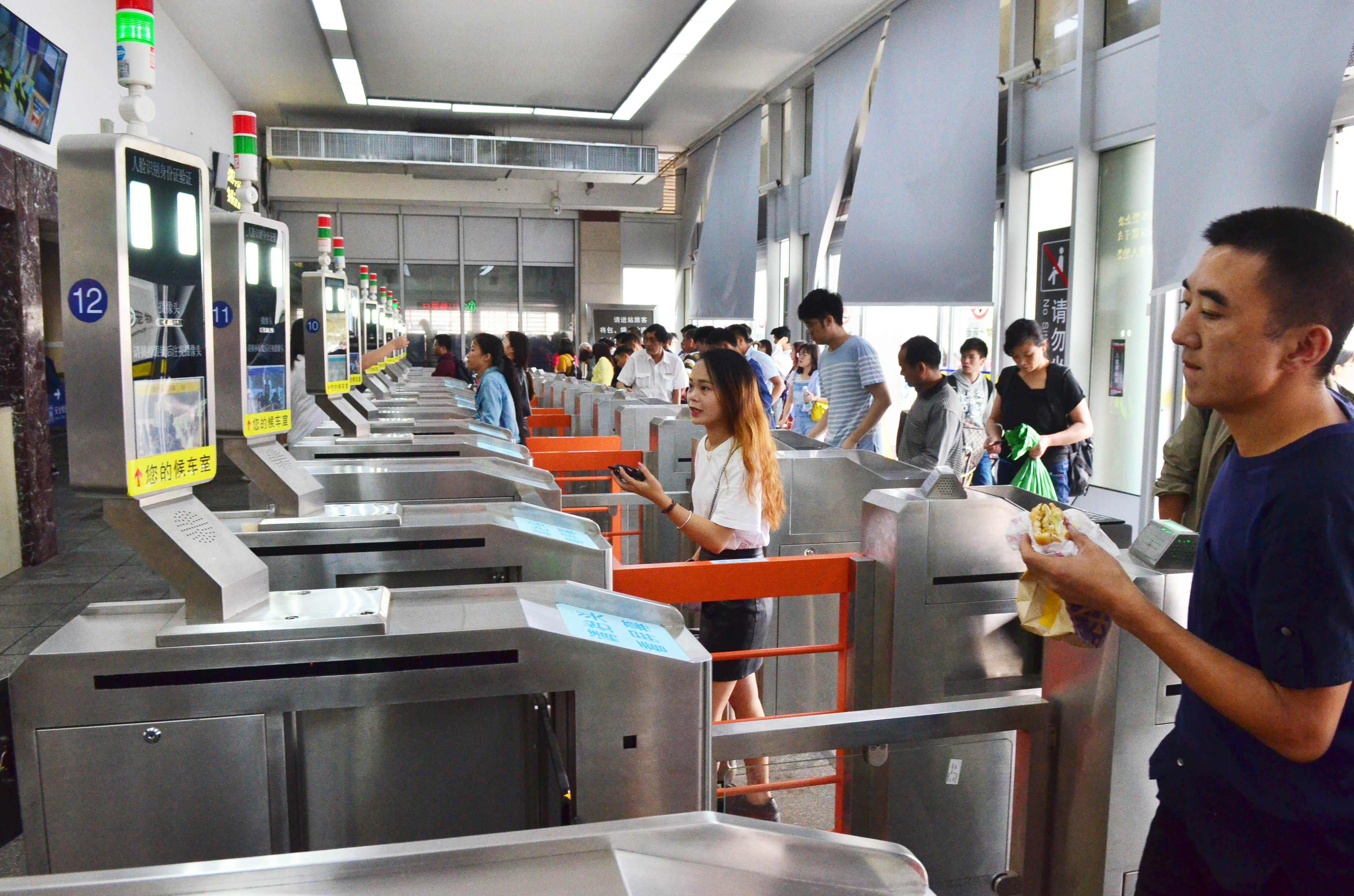 长沙火车站春运现场,长沙火车站国庆繁忙视频