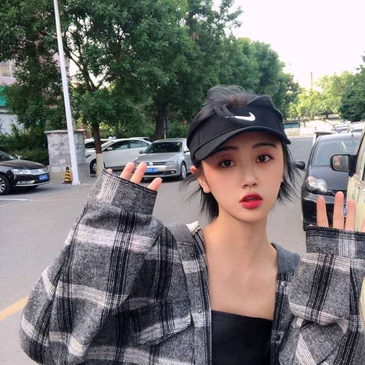 男朋友送廉价口红骗自己很贵,男朋友送了一支假口红