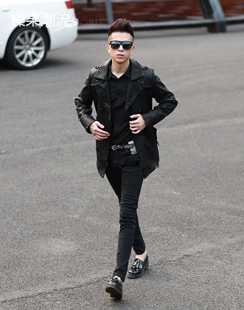 男生冬季潮流皮衣整套搭配,潮流男皮衣外套搭配