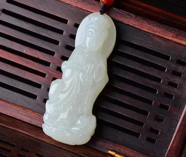 玉石会吸收人体油脂吗,玉石可以吸收人体的寒气吗