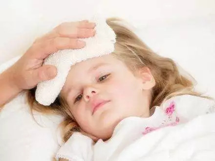 小孩感染肺吸虫,2岁女童吃河蟹肺吸虫