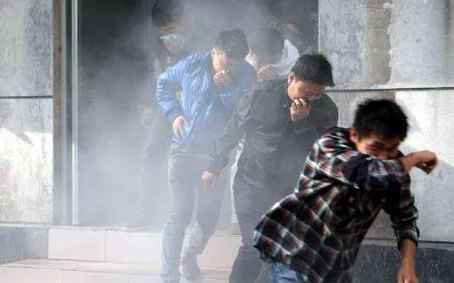 高楼层失火该如何自救,高楼失火到底该不该跑