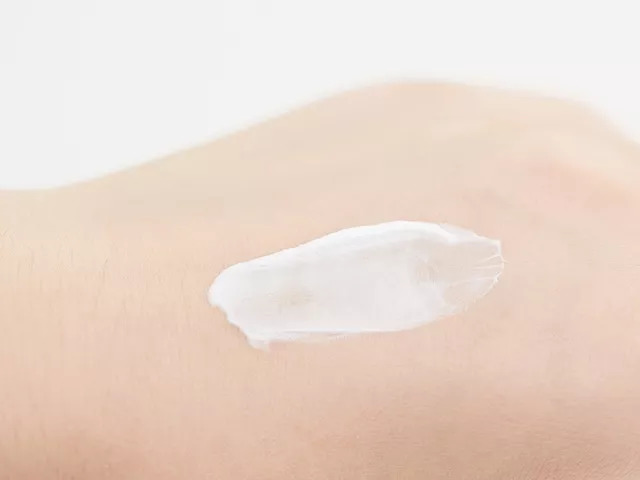 脚部干裂起皮用它一抹全搞定,脚后跟干裂好物推荐