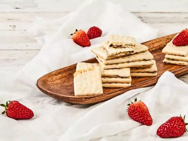 一根夹心饼干热量,夹心饼干一根一根的