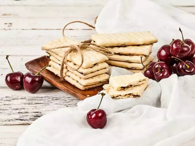 一根夹心饼干热量,夹心饼干一根一根的