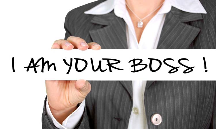 怎么在同事面前表现得很有城府,同事心机很深