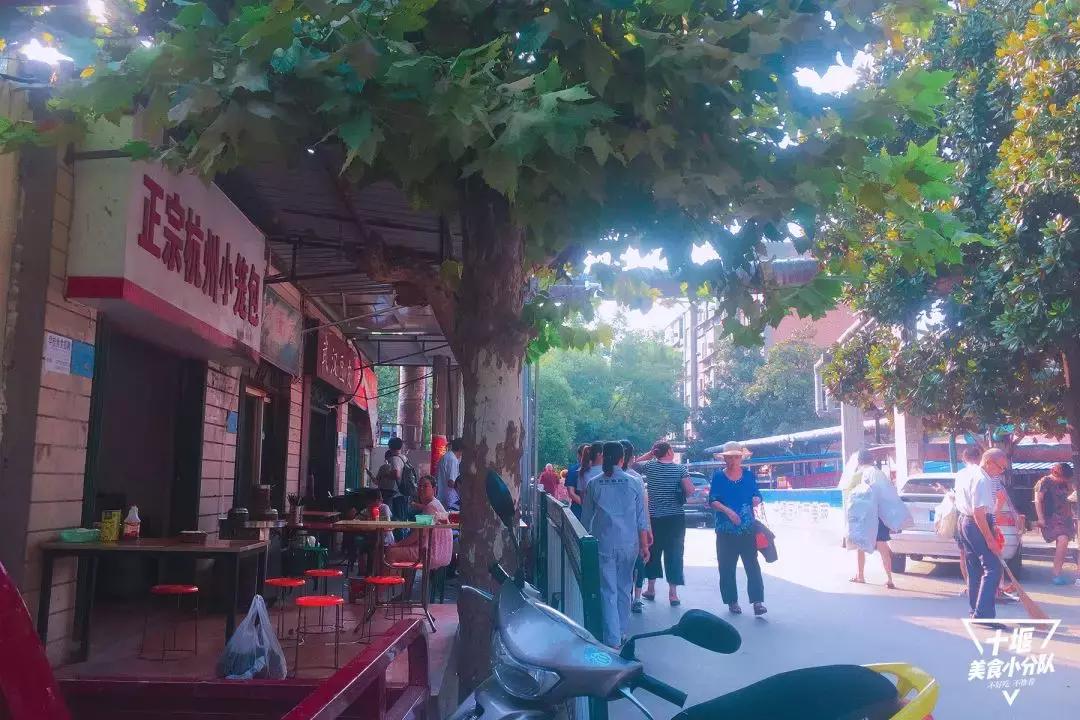 一方天地两柄勺!藏在十堰小区里的这些面窝摊,全靠熟人带路