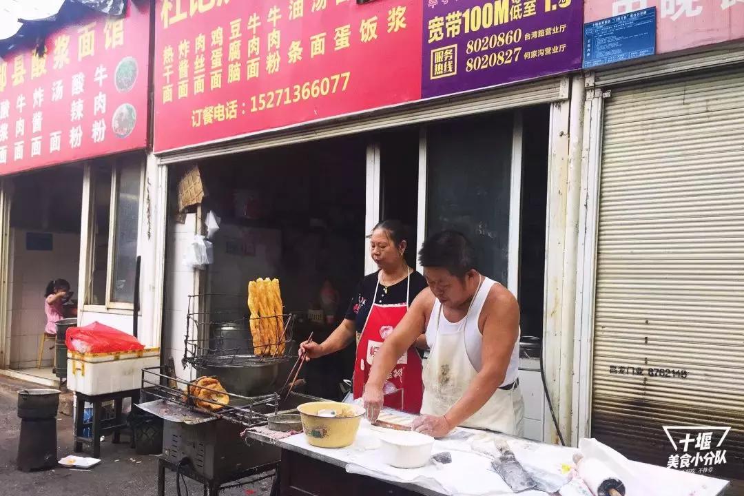 一方天地两柄勺!藏在十堰小区里的这些面窝摊,全靠熟人带路