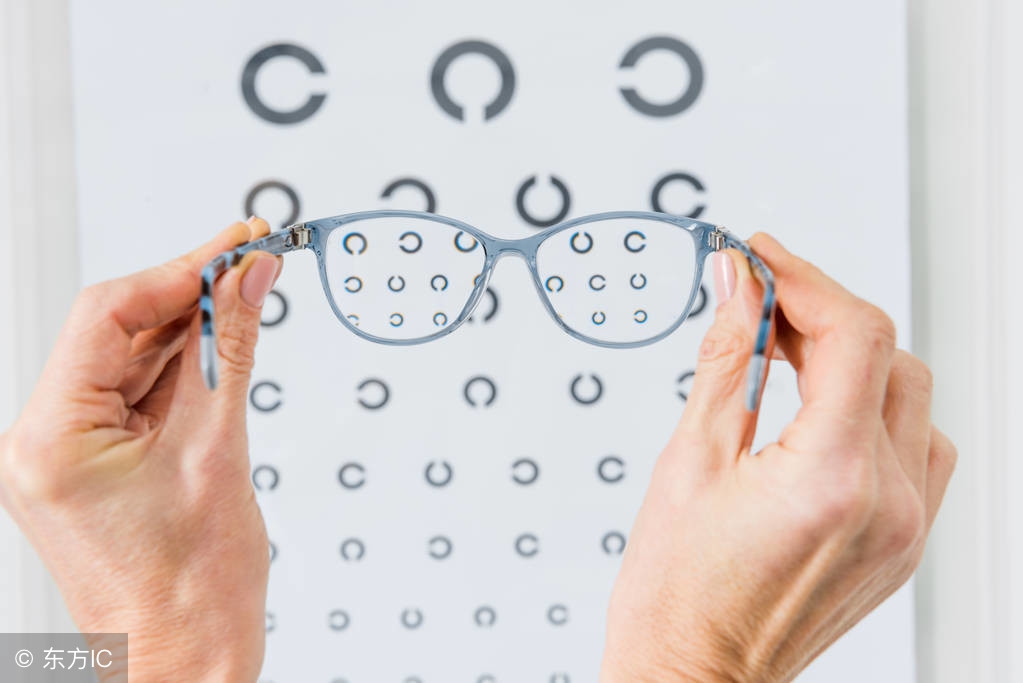 戴眼镜到底多显眼睛小,戴眼镜能不长度数吗