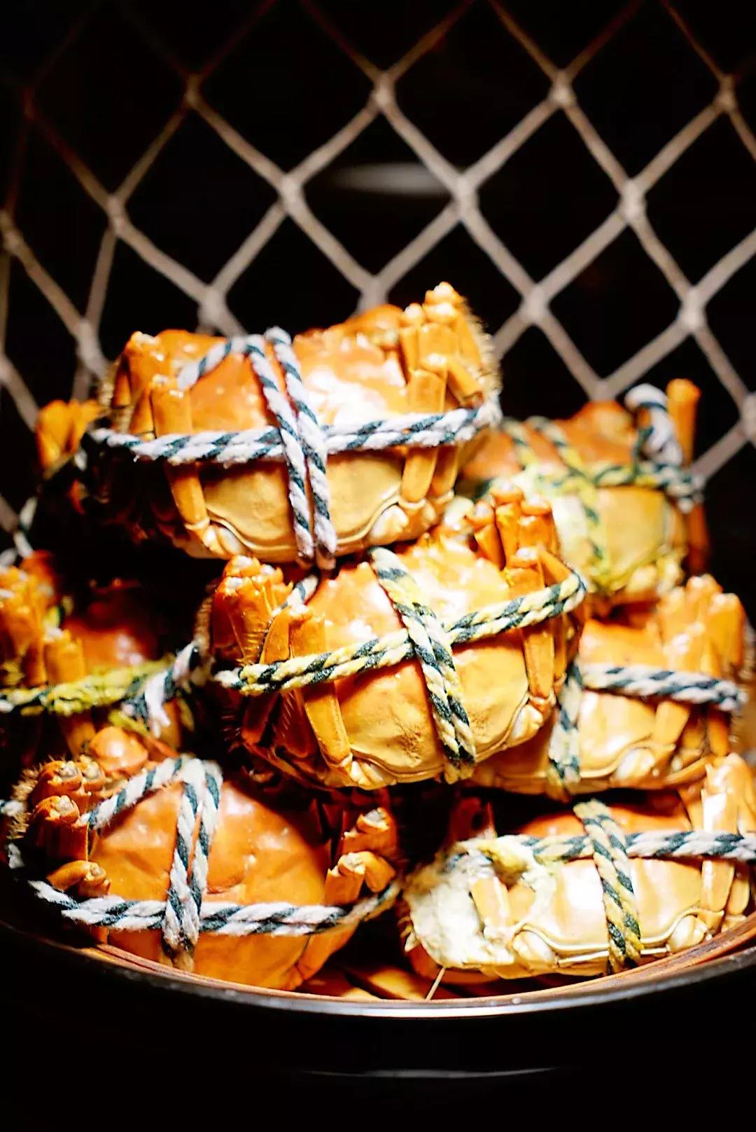 蟹黄味蟹香馥郁入口松脆,蟹黄的肥美鲜香