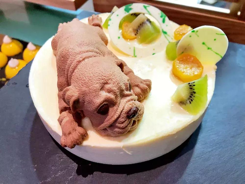 蟹黄味蟹香馥郁入口松脆,蟹黄的肥美鲜香