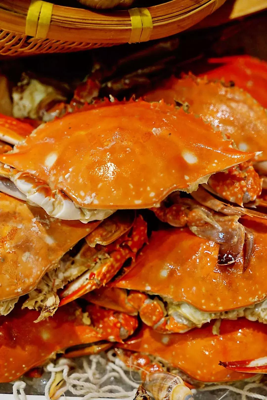 蟹黄味蟹香馥郁入口松脆,蟹黄的肥美鲜香