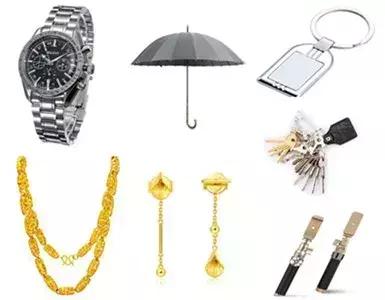 打雷天车里玩手机,打雷时能玩手机吗室内