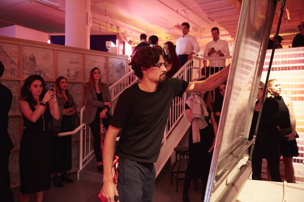 Hermès丝巾为何让全世界女人都着迷?爱马仕丝巾俱乐部给你解答