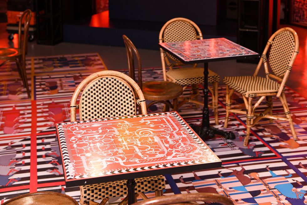 Hermès丝巾为何让全世界女人都着迷?爱马仕丝巾俱乐部给你解答