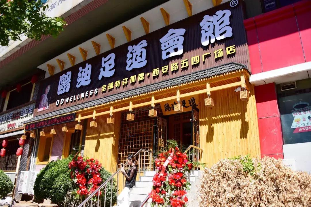 松肩背按摩视频,松肩沉肘含胸拔背