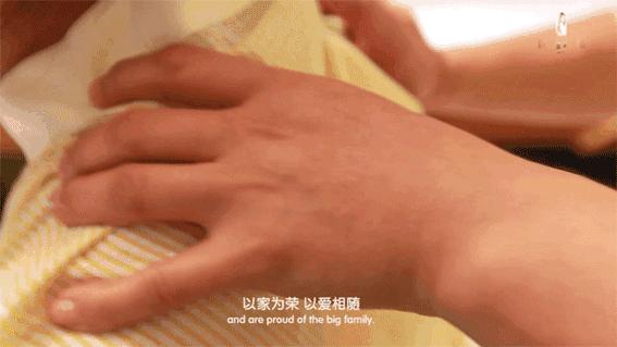 松肩背按摩视频,松肩沉肘含胸拔背