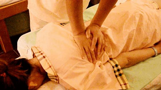 松肩背按摩视频,松肩沉肘含胸拔背