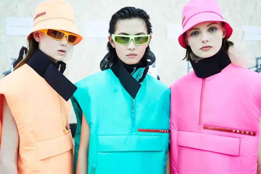 谁说只有优雅女人能穿Prada？现在它早被年轻人抢疯了