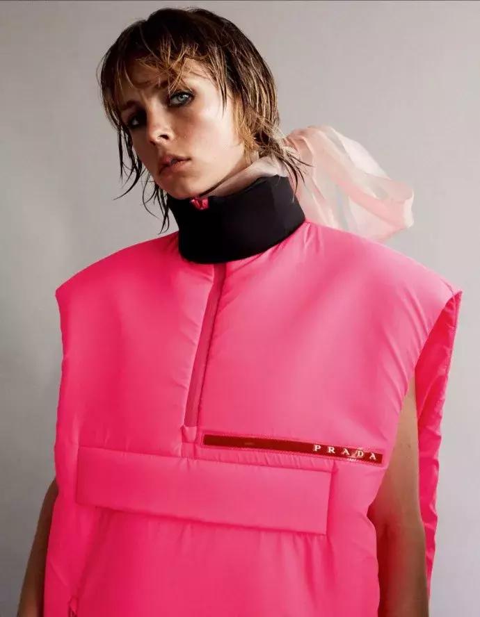 谁说只有优雅女人能穿Prada？现在它早被年轻人抢疯了