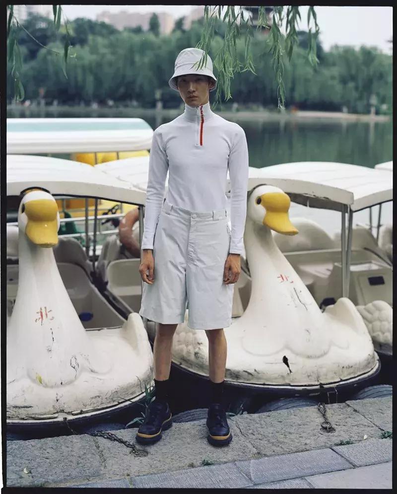 谁说只有优雅女人能穿Prada？现在它早被年轻人抢疯了