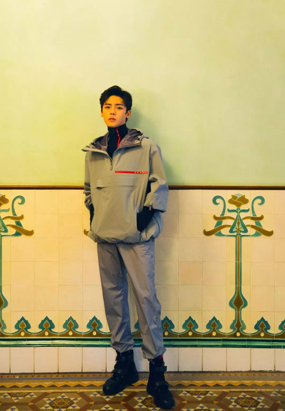 谁说只有优雅女人能穿Prada？现在它早被年轻人抢疯了