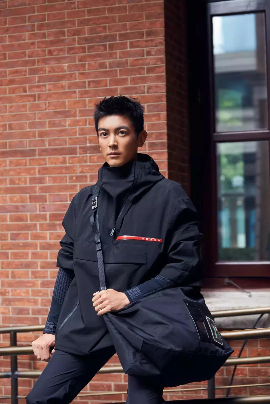 谁说只有优雅女人能穿Prada？现在它早被年轻人抢疯了