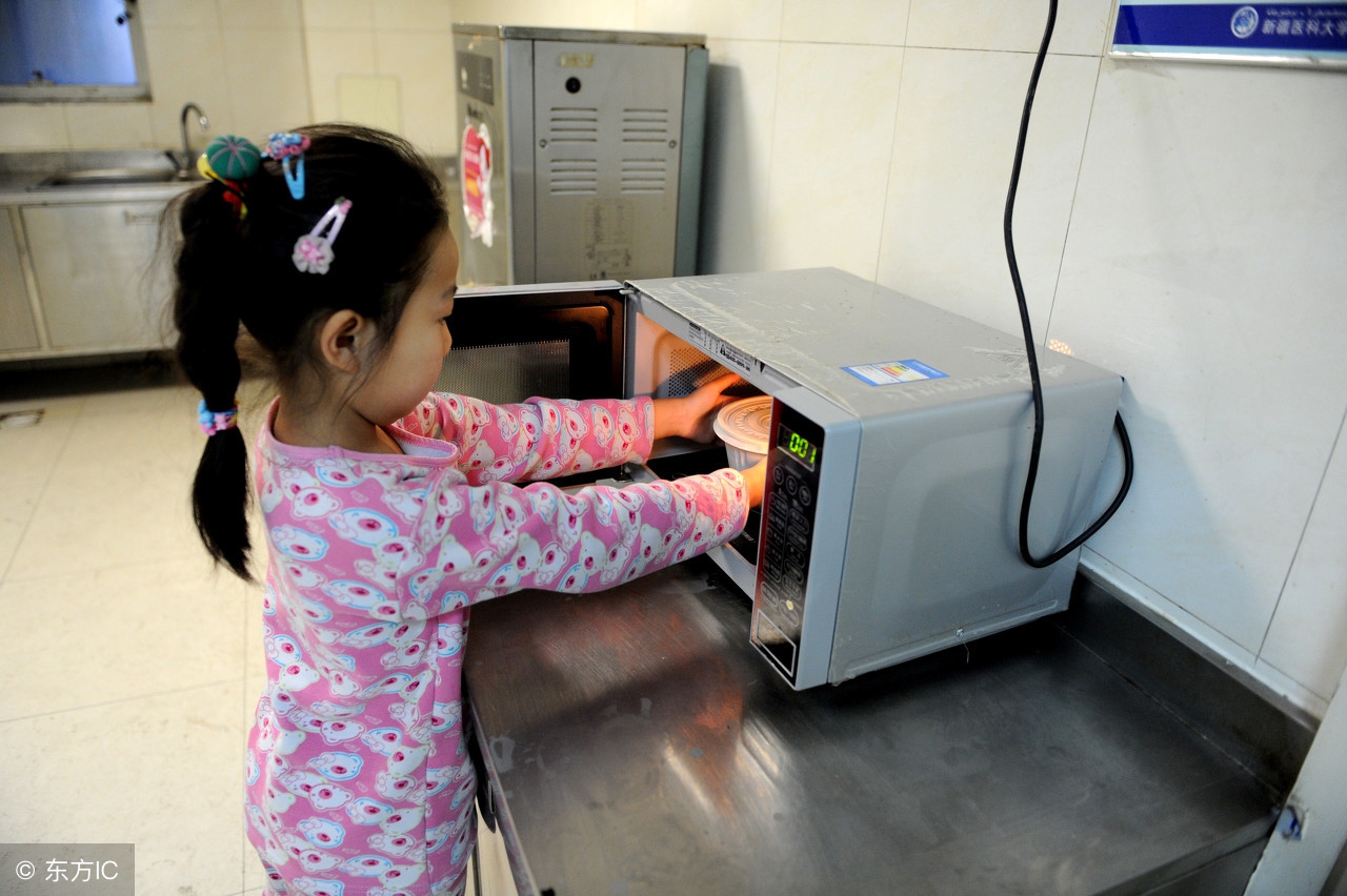 微波炉和电磁炉哪个适用,微波炉使用要注意什么问题