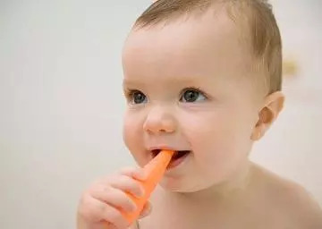 宝宝牙有洞牙痛怎么办,婴儿咬冰牙胶缓解牙痛