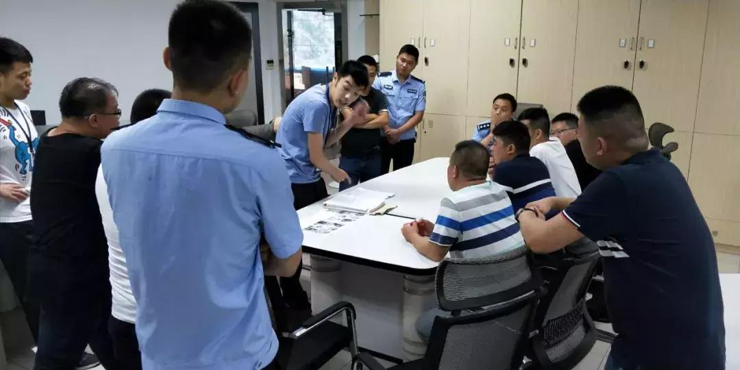 去了义乌一化妆品公司,老板要他在微信上冒充女孩子……