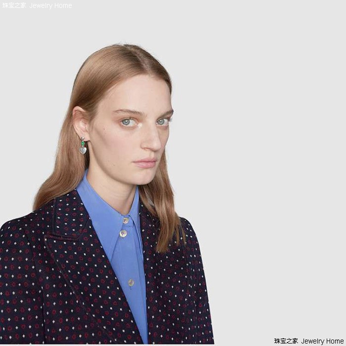 只戴银色怎么够？这个秋天加点色彩更出挑