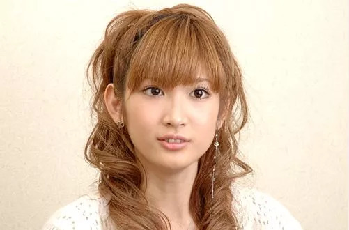 日本版“马云”成首位环月旅行者！两天花掉6个亿、多位明星女友……有钱真的可以为所欲为