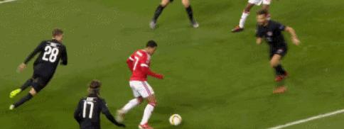 2017年曼联7号,星探穿一身皮衣