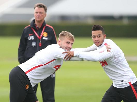 2017年曼联7号,星探穿一身皮衣