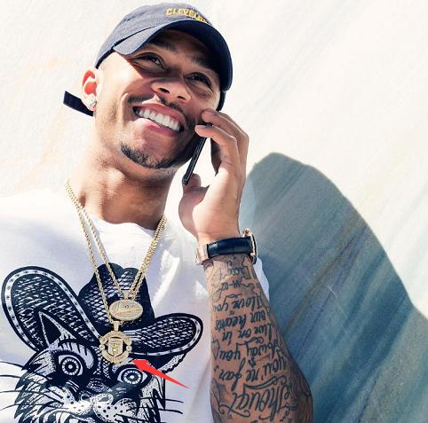 2017年曼联7号,星探穿一身皮衣