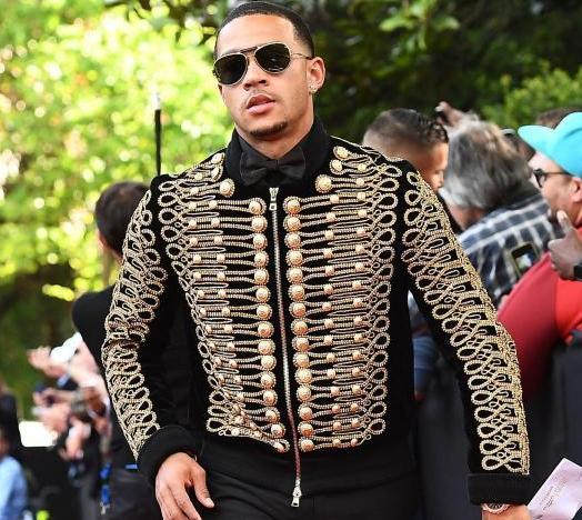 2017年曼联7号,星探穿一身皮衣