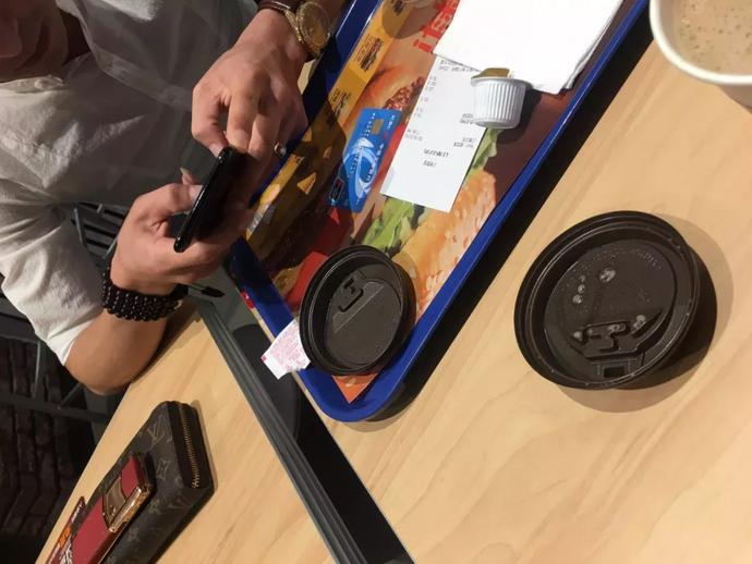 青岛小嫚诈骗案,青岛小嫚遭尾随后续