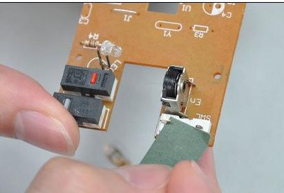 鼠标怎么拆开教你一个简单的方法,最简单的鼠标怎么拆