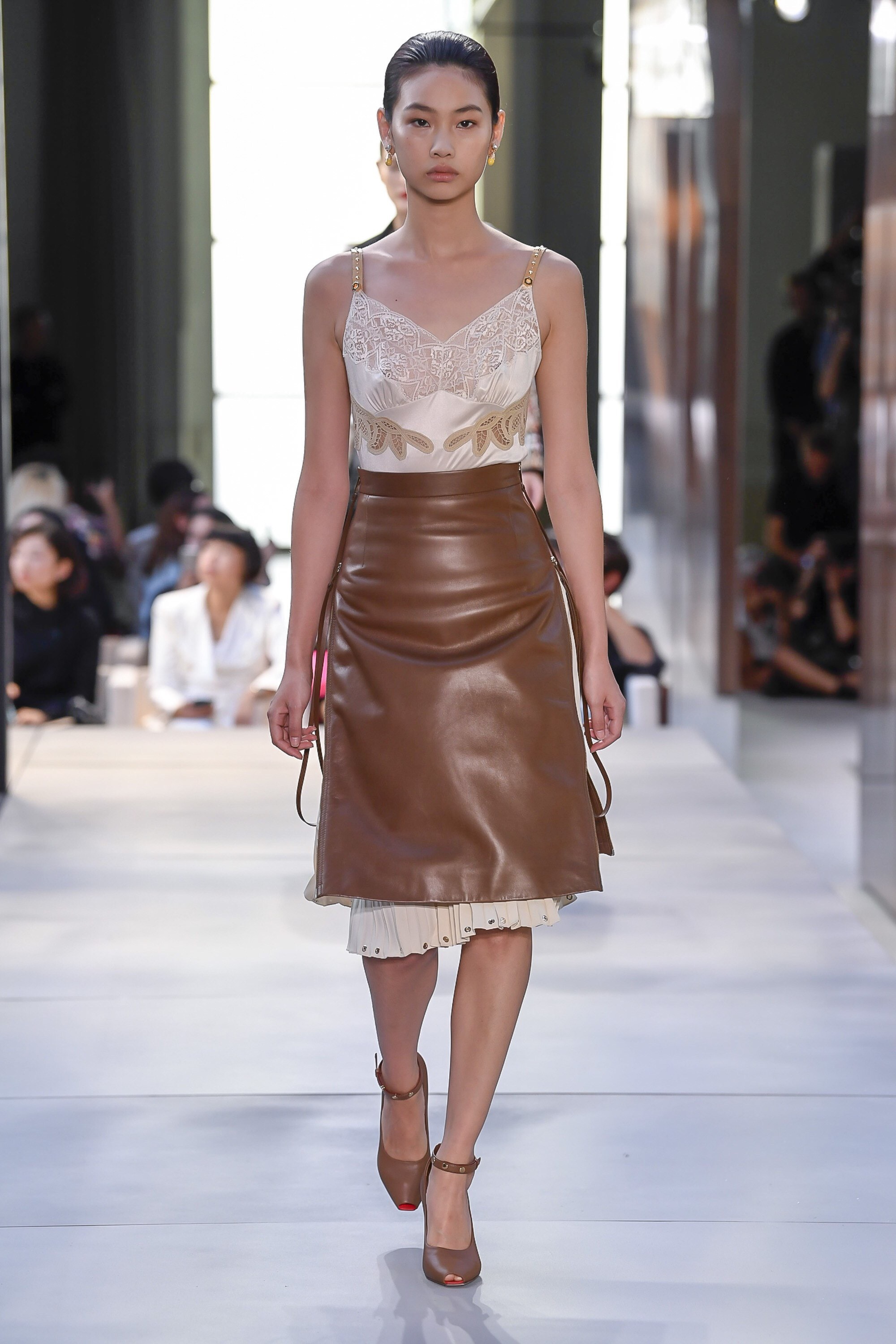 riccardotisci去哪儿了,riccardotisci2019春夏设计款