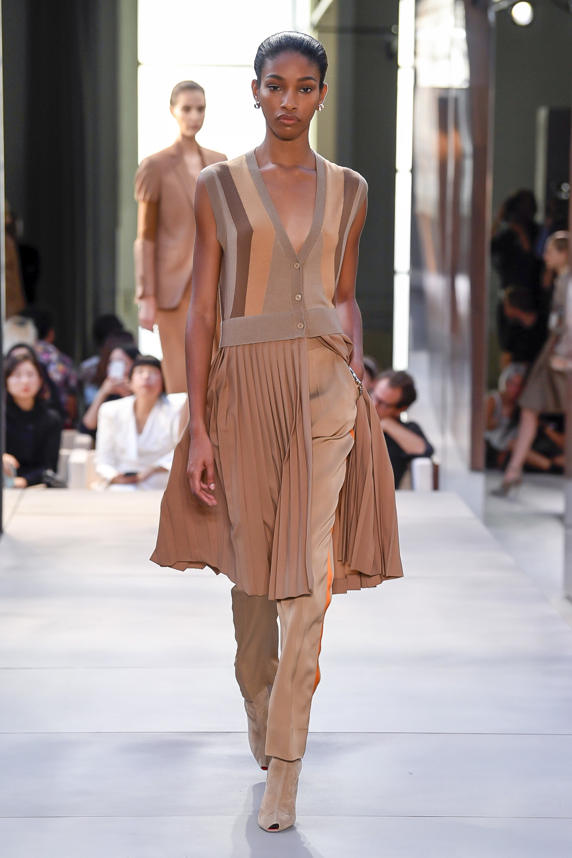 riccardotisci去哪儿了,riccardotisci2019春夏设计款