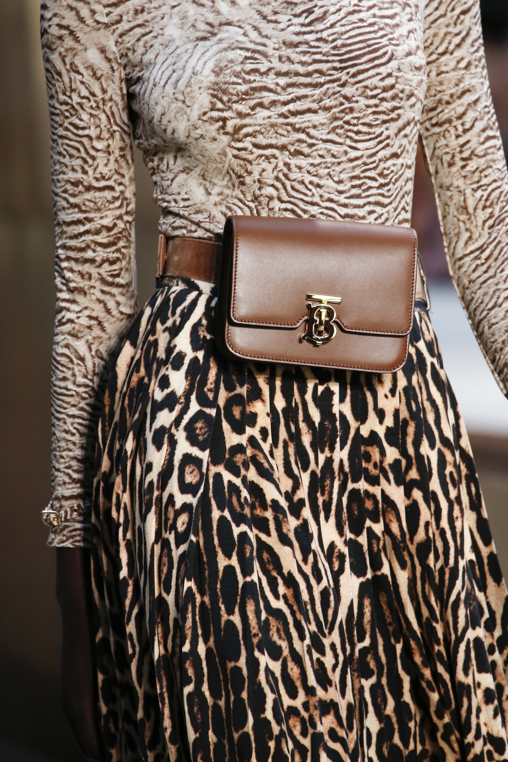 riccardotisci去哪儿了,riccardotisci2019春夏设计款